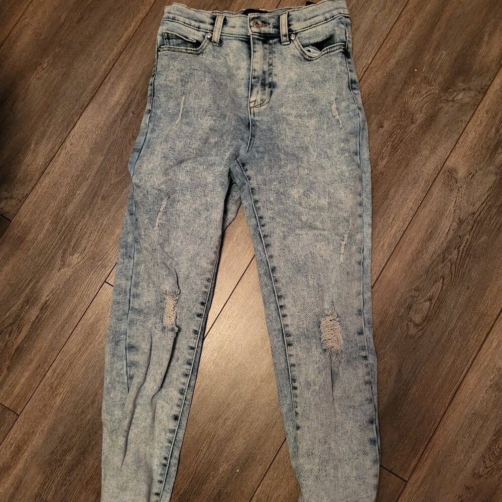 Kendall + Kylie 25"waist acid wash ripped straight leg jeans